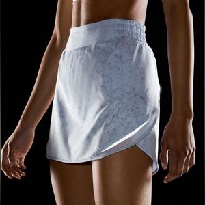 Lululemon Hotty Hot High-Rise Skirt
DESIGNED FOR RUNNING